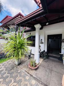 Το κτήριο όπου στεγάζεται  το δωμάτιο σε οικογενειακή κατοικία