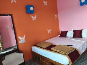 Postel nebo postele na pokoji v ubytování A Arumugam Residency AC and Non AC