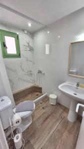 Et badeværelse på Evita's Resort