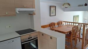 Kuchyň nebo kuchyňský kout v ubytování Beach house with pool at the Fortí viewpoint + 9 fotografií