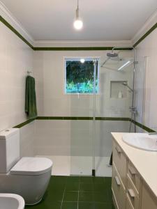 a bathroom with a shower and a toilet and a sink at Agradable Villa junto al mar con piscina in Sagunto +29 photos