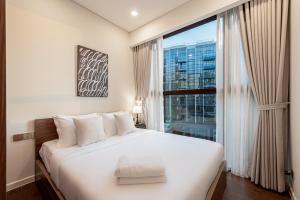 Postel nebo postele na pokoji v ubytování Metropole Condo City Central Sy's Home