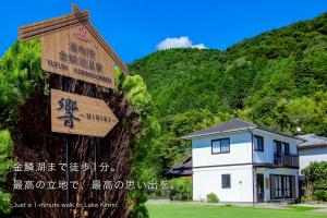 Nespecifikovaný výhled na hory nebo výhled na hory při pohledu z vily