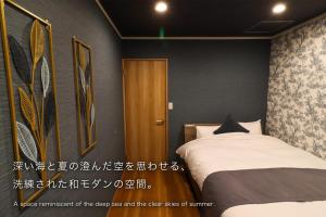 Postel nebo postele na pokoji v ubytování 金鱗湖まで徒歩2分 湯布院 天然温泉ヴィラ 響 -hibiki-