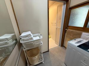 lavadero con lavadora y tendedero en ＳｅａＳａｉｄｅＨｏｕｓｅ湯河原, en Yugawara 41 fotos más