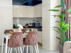 a kitchen with a table and two chairs at Qoople Aria premium apartments in the center of Alanya in Alanya