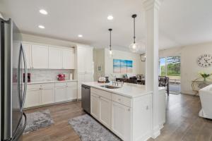 Η κουζίνα ή μικρή κουζίνα στο Lallybroch Cottage +24 φωτογραφίες