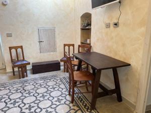 a dining room with a wooden table and chairs at Ripa di sassi in Manfredonia