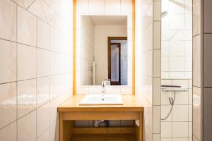 Un baño de Studio 5 - L'Épilobe 15 fotos más