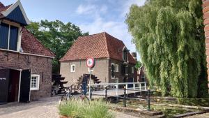 a building with a bridge in front of a house at Oude haven Borculo in Borkulo +26 photos