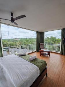 Ένα ή περισσότερα κρεβάτια σε δωμάτιο στο Cardamom Village Hill Resort by EGH