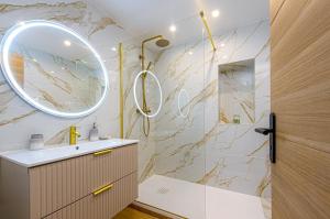 a bathroom with a sink and a mirror at FELIX FAURE - Somptueux 3 pièces - Carré d'Or Menton - PARKING in Menton +19 photos