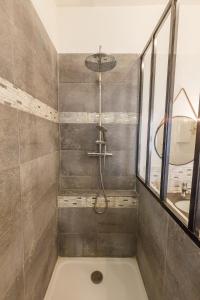a bathroom with a bath tub and a sink at Spacious & bright apartment - Top location in Toulon