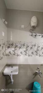 Koupelna v ubytování Shree chendur Rooms