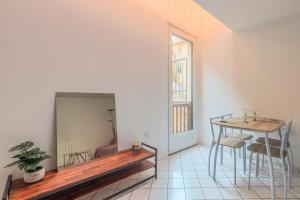 a dining room with a table and a mirror at Le Central in Thonon-les-Bains