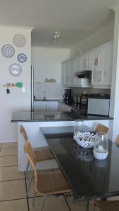 Kuchyň nebo kuchyňský kout v ubytování Bayview Apartment