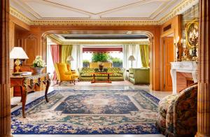 a living room with a couch and a fireplace at Parco dei Principi Grand Hotel & SPA in Rome