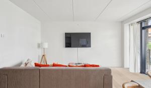 Μια τηλεόραση ή/και κέντρο ψυχαγωγίας στο Luxury Apt with Harbor Views 1