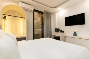 Μια τηλεόραση ή/και κέντρο ψυχαγωγίας στο Smart Stays by Country Inn, Tapovan, Rishikesh