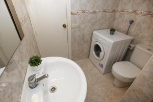 Koupelna v ubytování Casa QUEVEDO + 23 fotografií