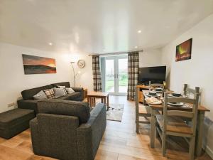 Μια τηλεόραση ή/και κέντρο ψυχαγωγίας στο 2 Bed in Tankerness oc-q32730