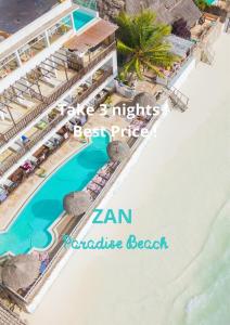 Piscina de la sau aproape de ZAN Paradise Beach