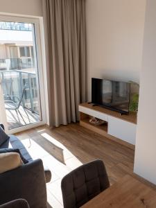 Μια τηλεόραση ή/και κέντρο ψυχαγωγίας στο Apartment Plaża 41 by the sea
