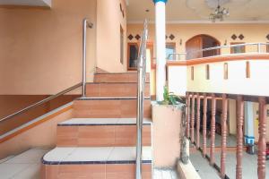 a set of stairs in a house at RedDoorz near Taman Wisata New Balekambang Tawangmangu in Karanganyar