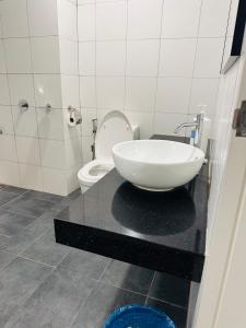 Koupelna v ubytování Chamber KL Service Suites