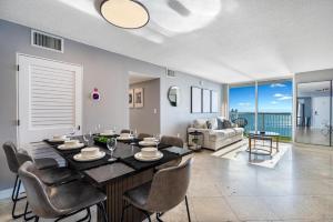 Posezení v ubytování 1200 Brickell Bay Drive 3102