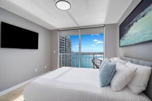Postel nebo postele na pokoji v ubytování 1200 Brickell Bay Drive 3102 + 35 fotografií