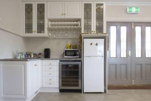 Кухня или мини-кухня в Toodyay Homestead Motel
 +9 фотографий