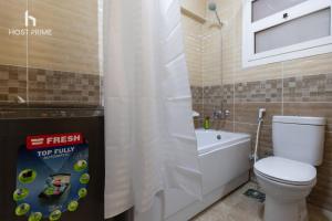 Ένα μπάνιο στο Host Prime Bright Apartment +18 φωτογραφίες