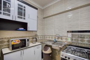 Η κουζίνα ή μικρή κουζίνα στο Host Prime Bright Apartment