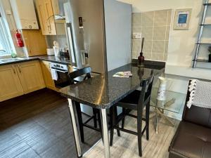 Köök või kööginurk majutusasutuses The Dock, 2 bedrooms sleeps 5 long stays welcome +16 fotot