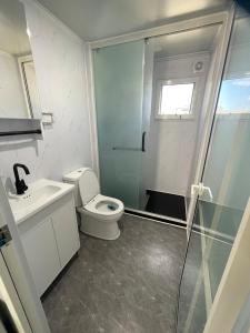 Bilik mandi di Cabin in Central Wagga