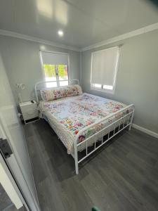 Katil atau katil-katil dalam bilik di Cabin in Central Wagga