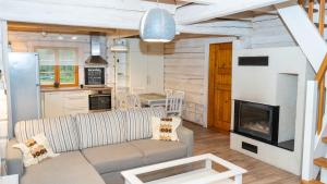 a living room with a couch and a fireplace at Mere Holiday Home in Yarve-Keskranna