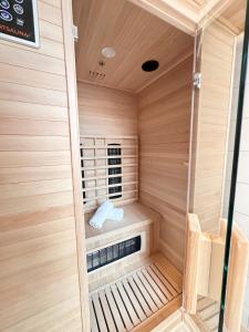 Fotografie z fotogalerie ubytování Studio Alte Mädchenschule, Sauna, 6 Personen, Hund, am Saurierpark, Boxsprinbetten, gratis Kaffee und Tee, Minibar v destinaci Budyšín