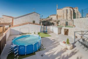 a large pool on the roof of a building at Lagar Del Altillo-Revilla Vallejer in Revilla-Vallegera