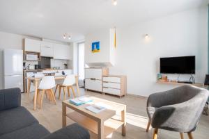 Μια τηλεόραση ή/και κέντρο ψυχαγωγίας στο Appartement Penfret Plain-pied