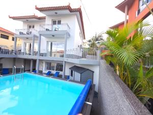 a view of a building with a swimming pool at RODRIGUES ViLLA in Funchal