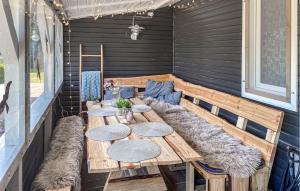 Χώρος καθιστικού στο Lovely Home In Jerup With Wifi