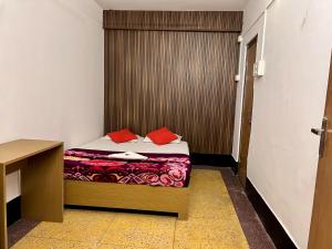 Postel nebo postele na pokoji v ubytování Hotel Aaghnya