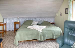 a bedroom with a green bed in a room at 2 Bedroom Gorgeous Home In Tranekær in Tranekær