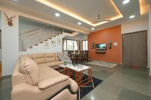 Gallery image of ll EMPYREAN STAY ll CELESTIAL UNICORN VILLA ll 3BHK ll AC ll PVT POOL ll FREE WIFI ll in Lonavala