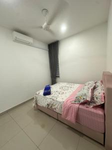 a bedroom with a bed with a pink blanket at RJ Homestay Kuala Krai-PRIVATE POOL in Kuala Kerai