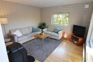 Posezení v ubytování Cozy cottage by the sea