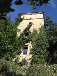 El edificio en el que está la casa vacacional