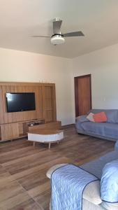 TV a/nebo společenská místnost v ubytování Rancho Cassia - MG - Mãe Maria - Vista Serra da Canastra